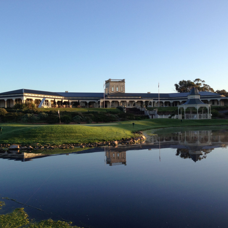 19th Hole clubhouse shot 3000
